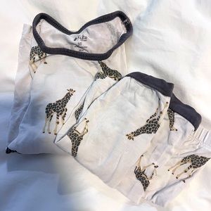 White giraffe pattern kyte baby pajamas, size 3